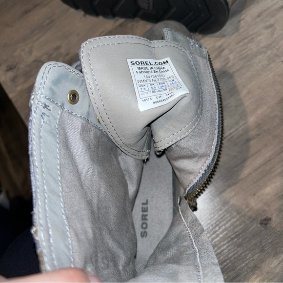 Sorel Water Resistant Boots. - Picture 5 of 5